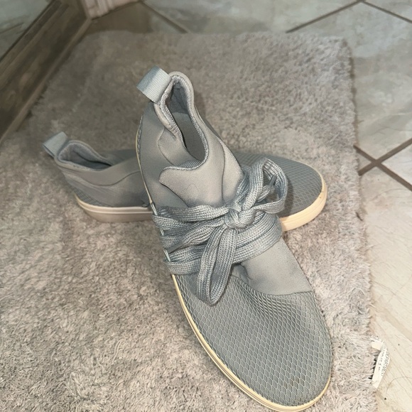 Steve Madden Sky Blue Mesh Sneakers - Picture 2 of 3